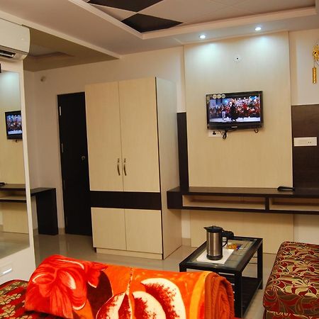 Hotel Jinendra Palace Jaipur Ngoại thất bức ảnh