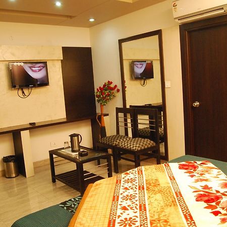 Hotel Jinendra Palace Jaipur Ngoại thất bức ảnh