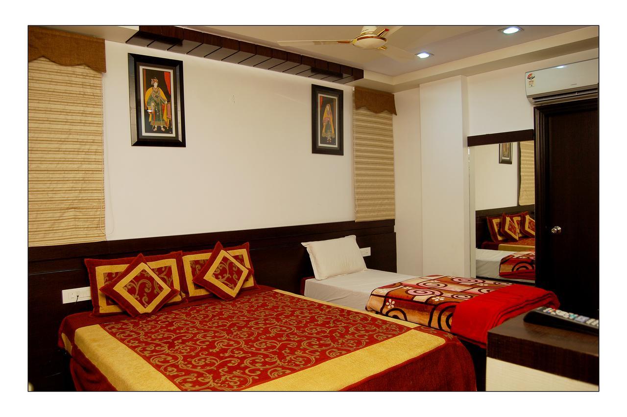 Hotel Jinendra Palace Jaipur Ngoại thất bức ảnh