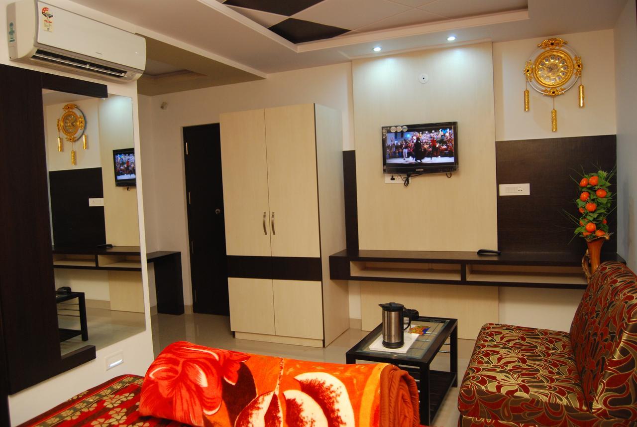 Hotel Jinendra Palace Jaipur Ngoại thất bức ảnh
