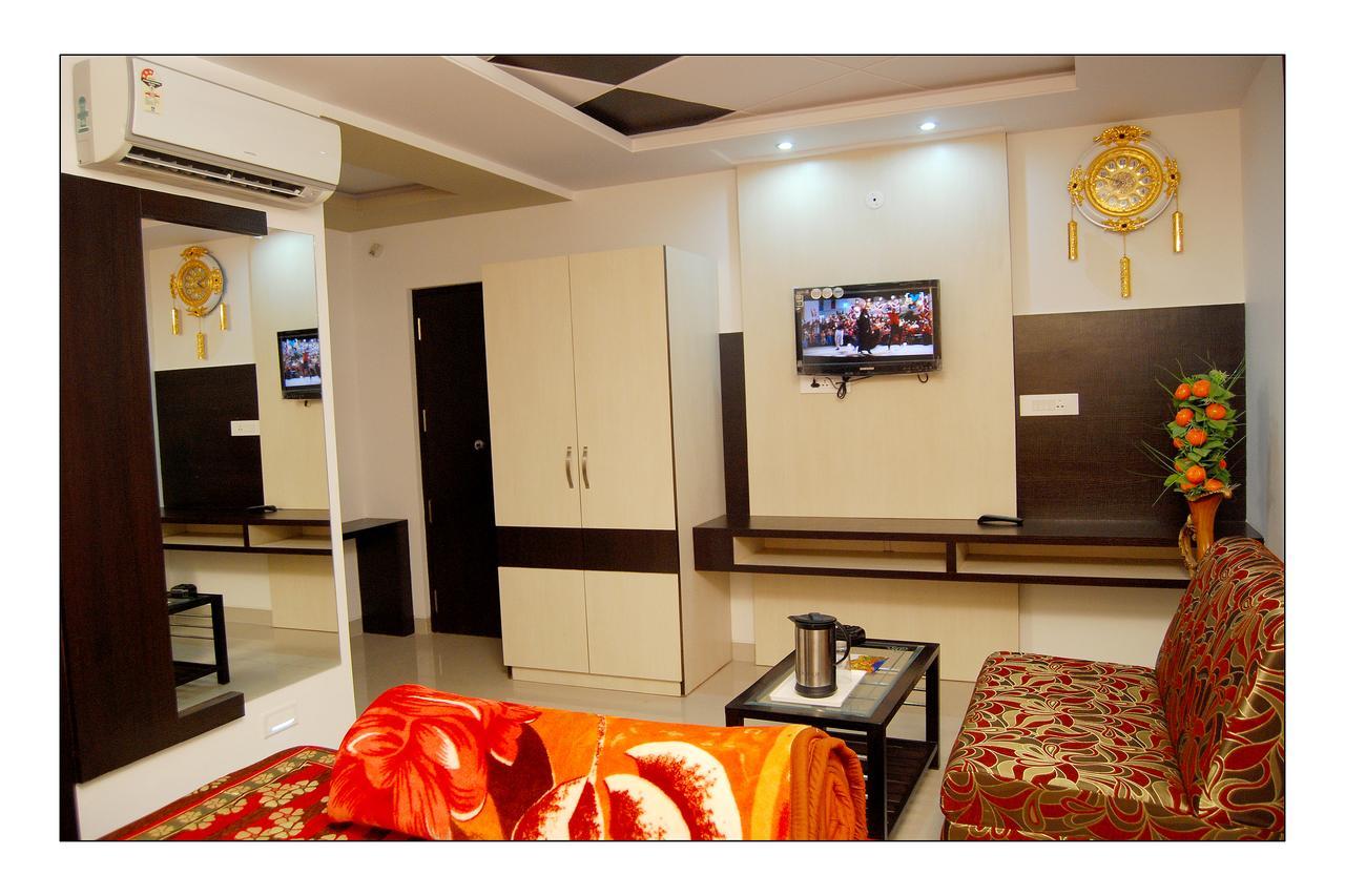 Hotel Jinendra Palace Jaipur Ngoại thất bức ảnh