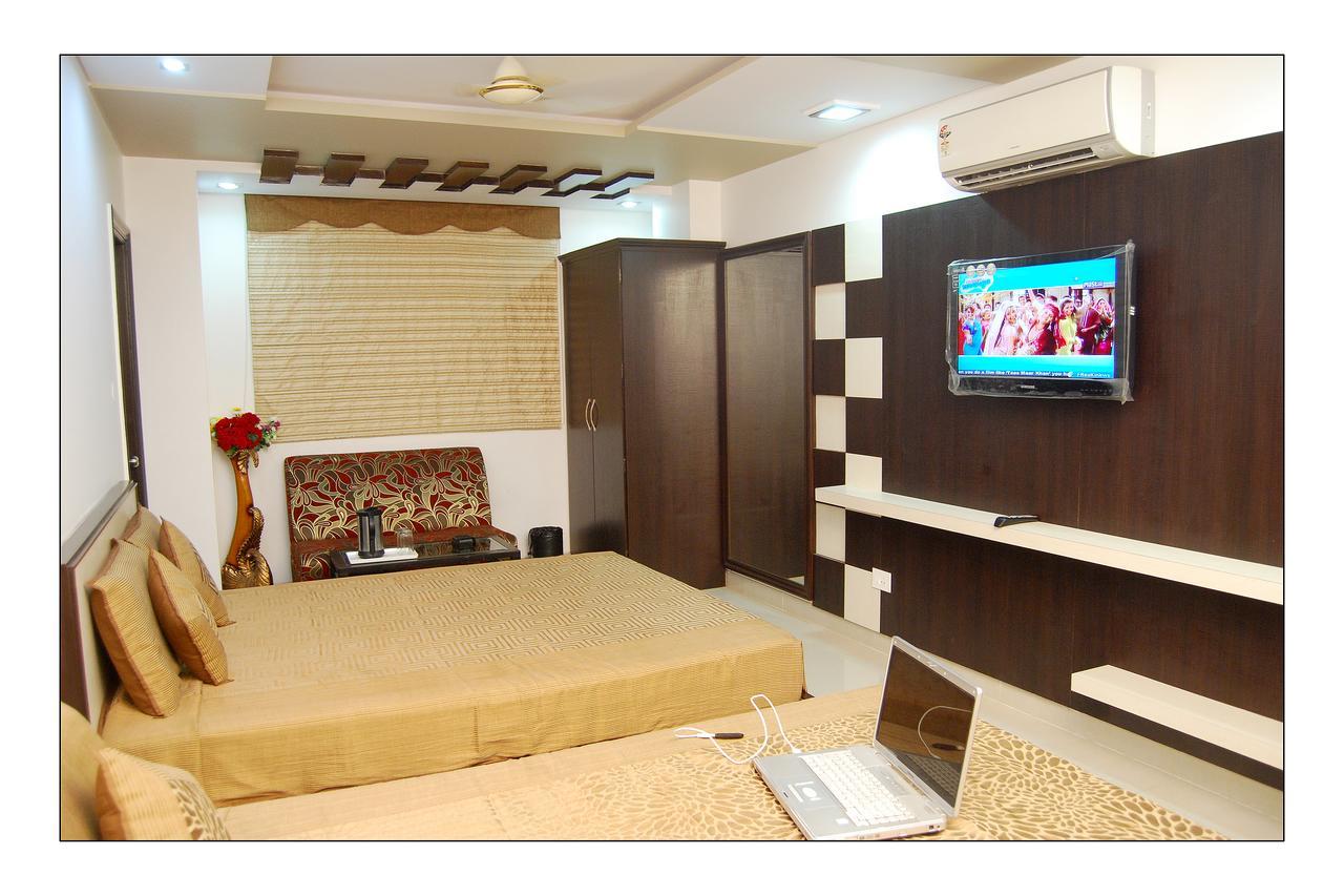 Hotel Jinendra Palace Jaipur Ngoại thất bức ảnh