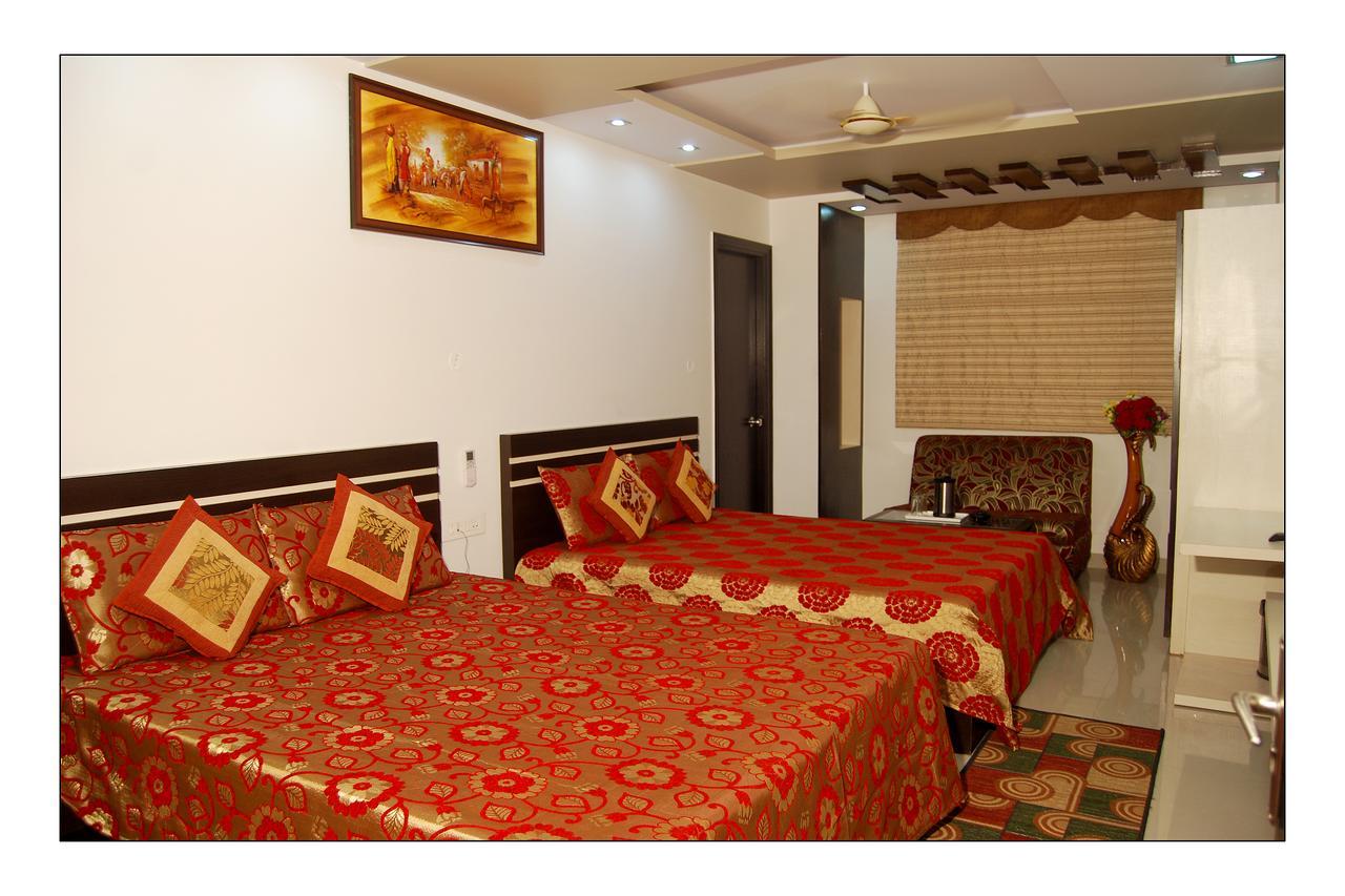 Hotel Jinendra Palace Jaipur Ngoại thất bức ảnh