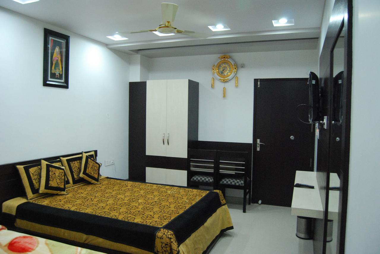 Hotel Jinendra Palace Jaipur Ngoại thất bức ảnh