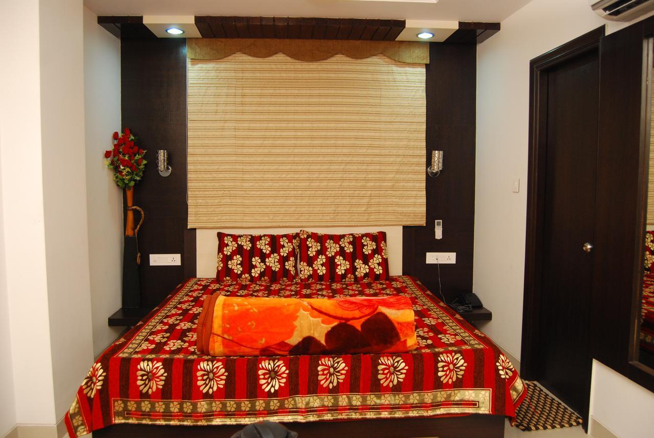 Hotel Jinendra Palace Jaipur Ngoại thất bức ảnh