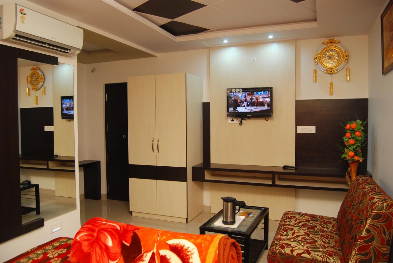 Hotel Jinendra Palace Jaipur Ngoại thất bức ảnh