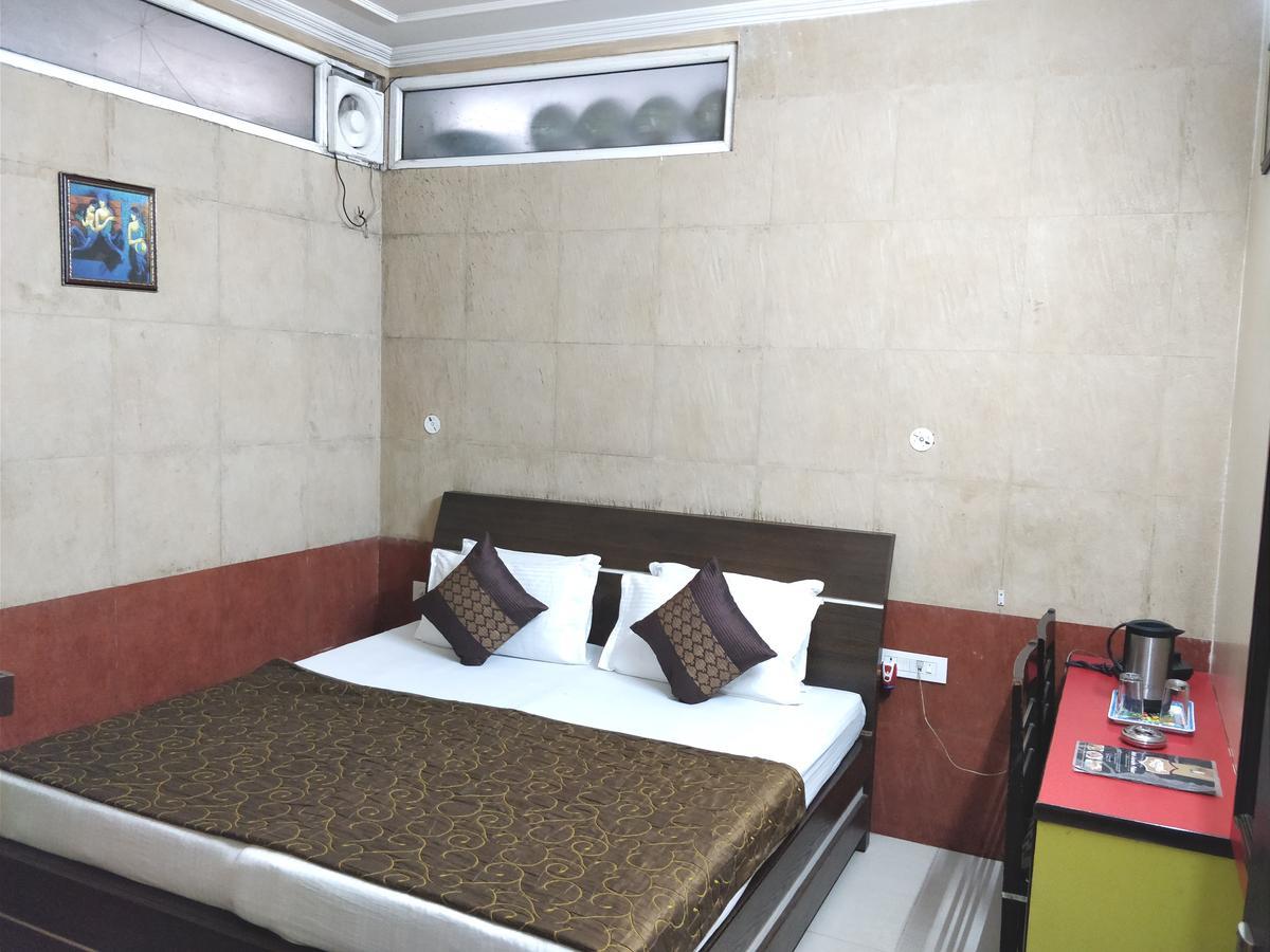 Hotel Jinendra Palace Jaipur Ngoại thất bức ảnh