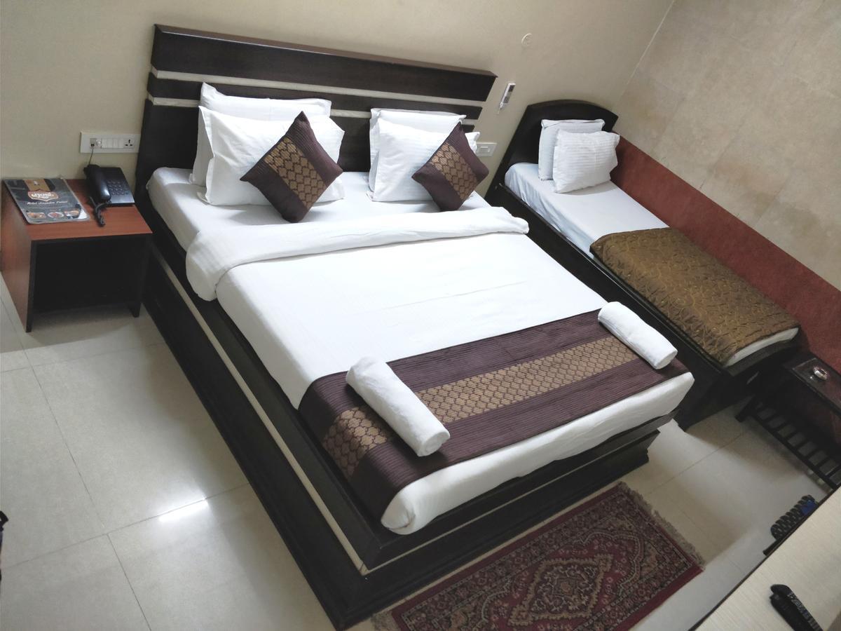 Hotel Jinendra Palace Jaipur Ngoại thất bức ảnh
