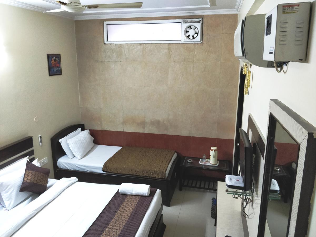Hotel Jinendra Palace Jaipur Ngoại thất bức ảnh