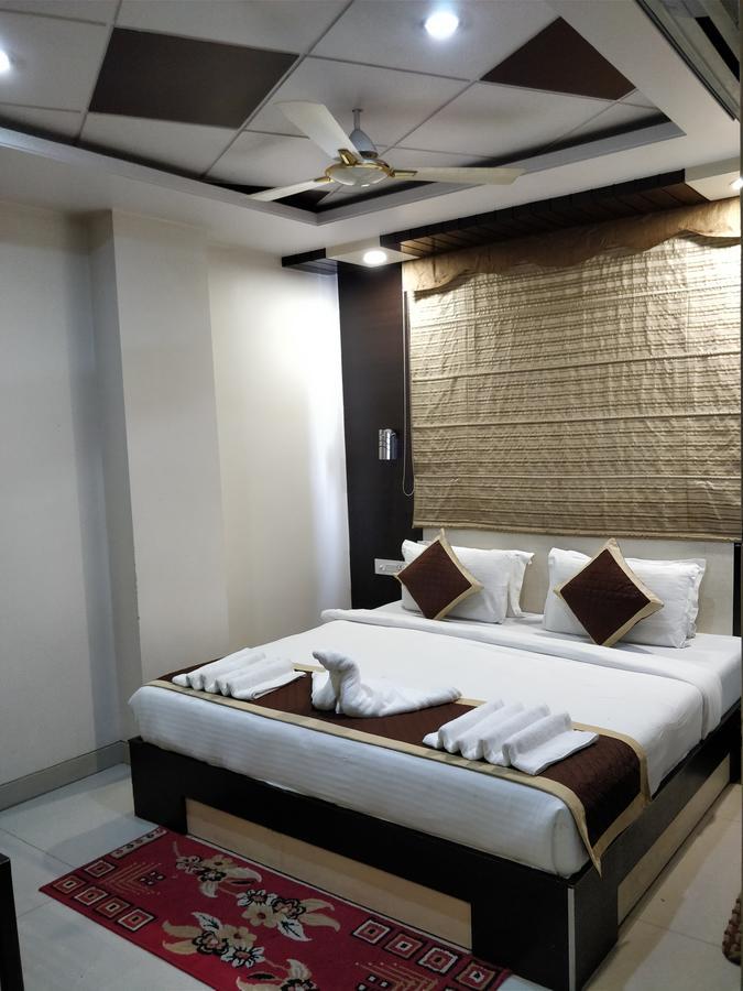 Hotel Jinendra Palace Jaipur Ngoại thất bức ảnh