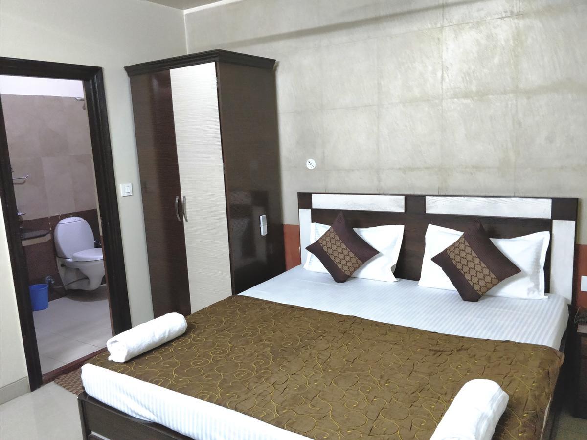 Hotel Jinendra Palace Jaipur Ngoại thất bức ảnh