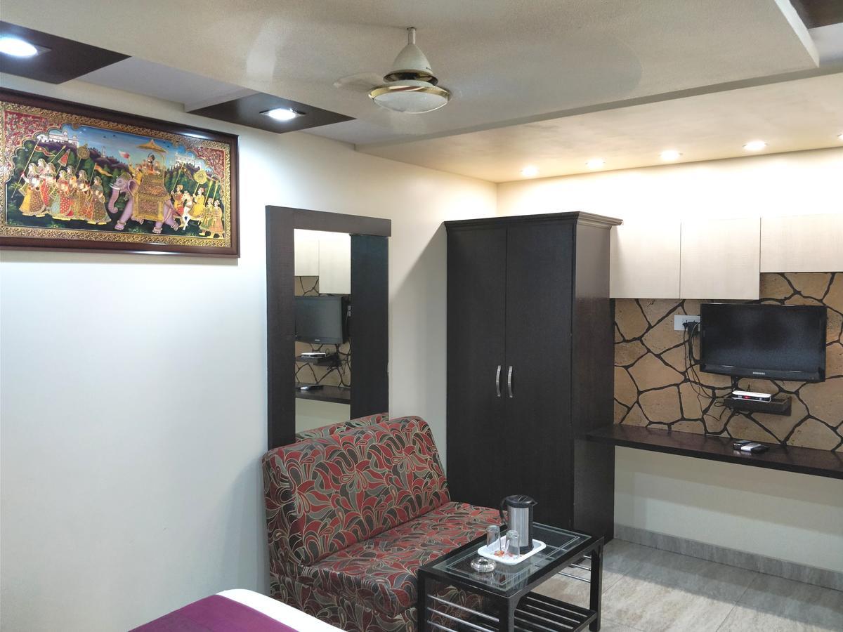 Hotel Jinendra Palace Jaipur Ngoại thất bức ảnh