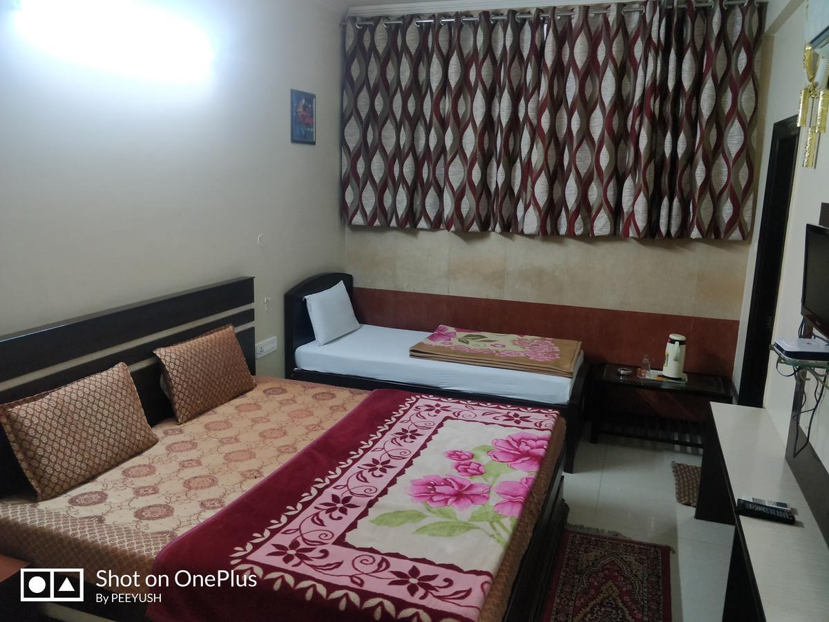 Hotel Jinendra Palace Jaipur Ngoại thất bức ảnh